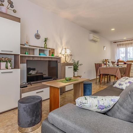 Awesome Apartment In Pula With Wifi Bagian luar foto