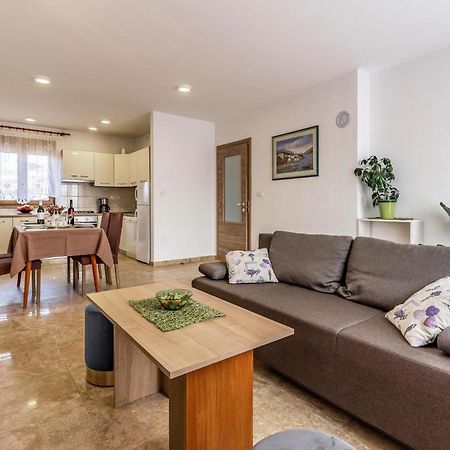 Awesome Apartment In Pula With Wifi Bagian luar foto