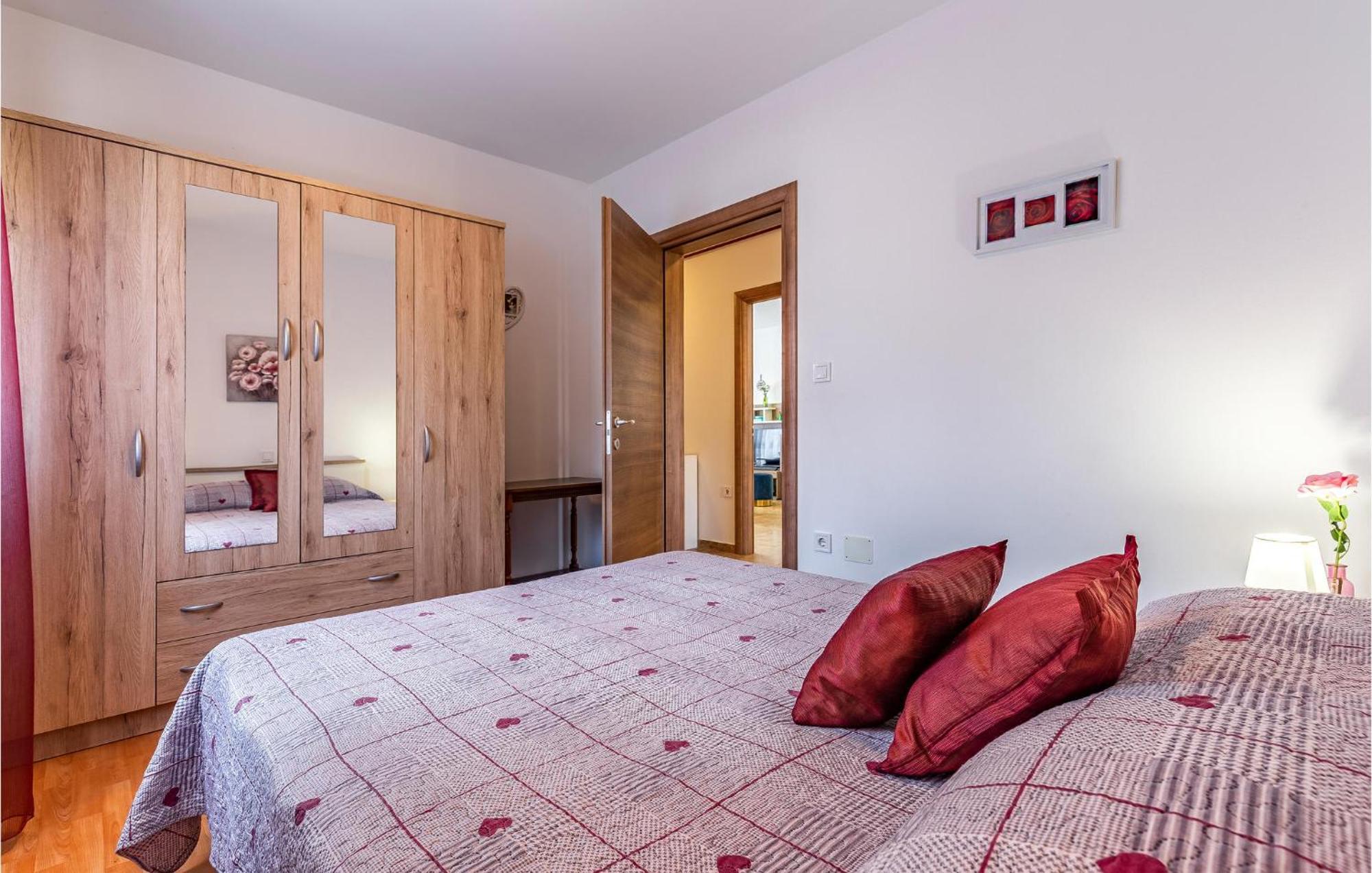 Awesome Apartment In Pula With Wifi Bagian luar foto